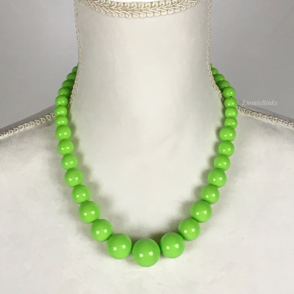 ✨3for$38  NWT Lime Green Graduated Beaded Necklace & Earring Set